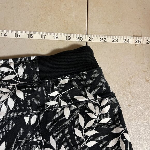 AVE Leisure Plus Size 22/24 Black & White Leaf Print Skort - Picture 10 of 12